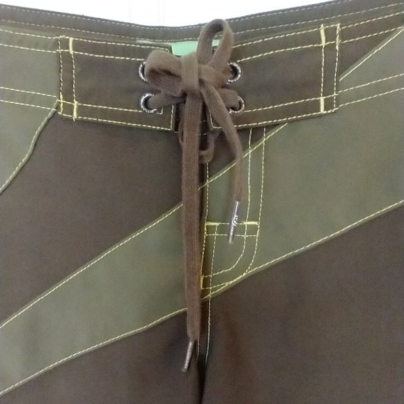 Women's Size 1 (XS) Billabong green Board Shorts - Picture 3 of 9